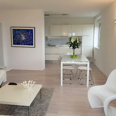 Riviera Days Apartment